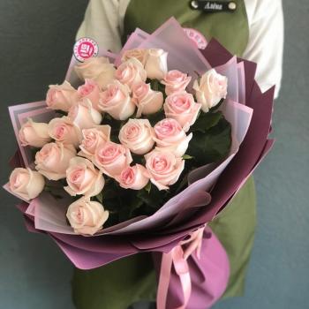 Бело-розовые розы 60 см (Россия) (Артикул: 77292)