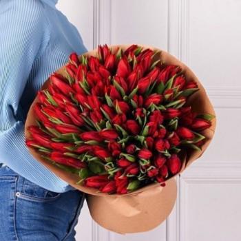 Красные тюльпаны 101 шт (артикул  33022ufa)
